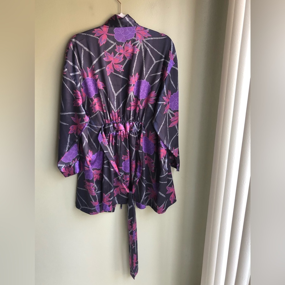 Victoria Secrets Satin Robe Size: One Size - Picture 2 of 10